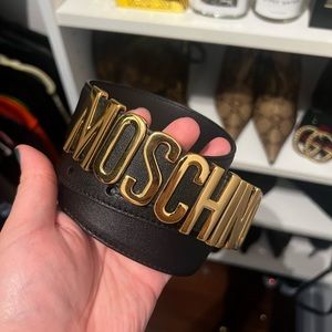 MOSCHINO
Women's Logo Buckle Leather Belt
